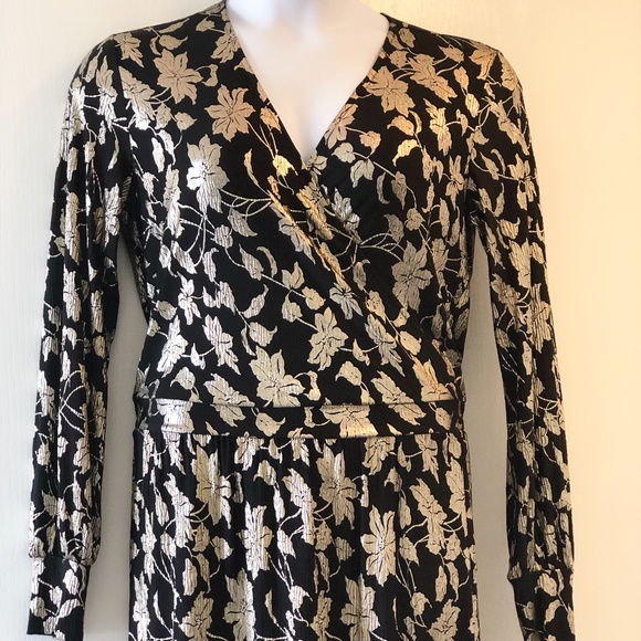 NWOT Black and Gold Faux Wrap Dress Size: Medium Vero Mode Brand - Picture 5 of 12